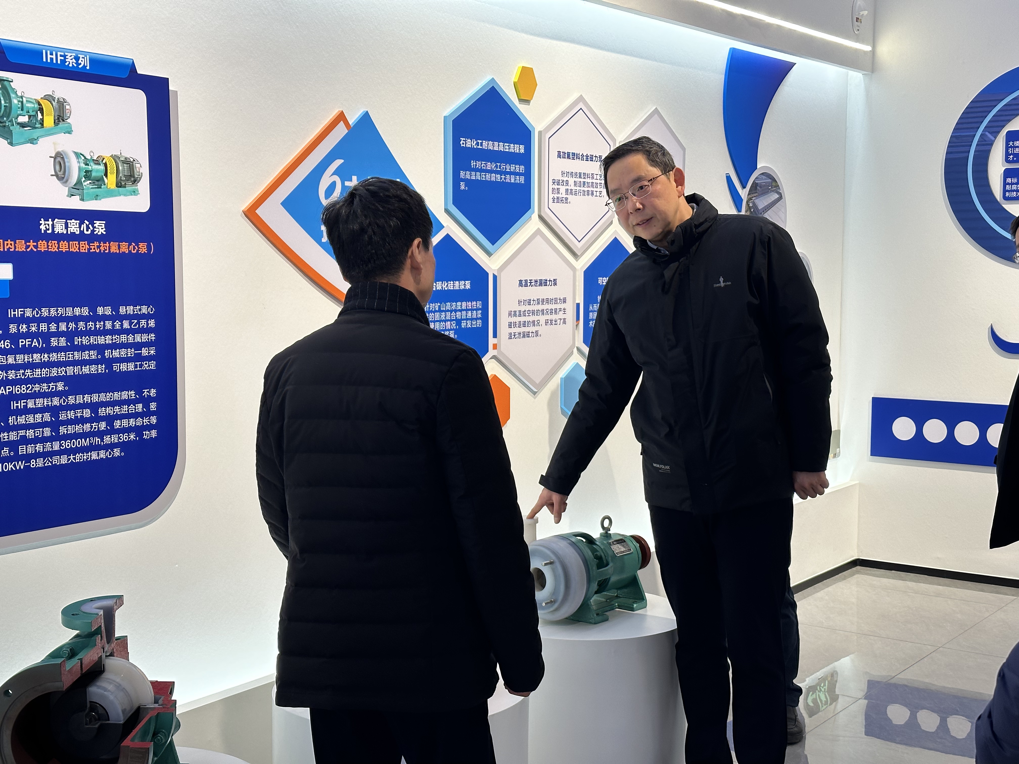 市委副書記、代市長鄧繼敢蒞臨安徽南方化工泵業有限公司開展5G智能制造生產應用調研活動